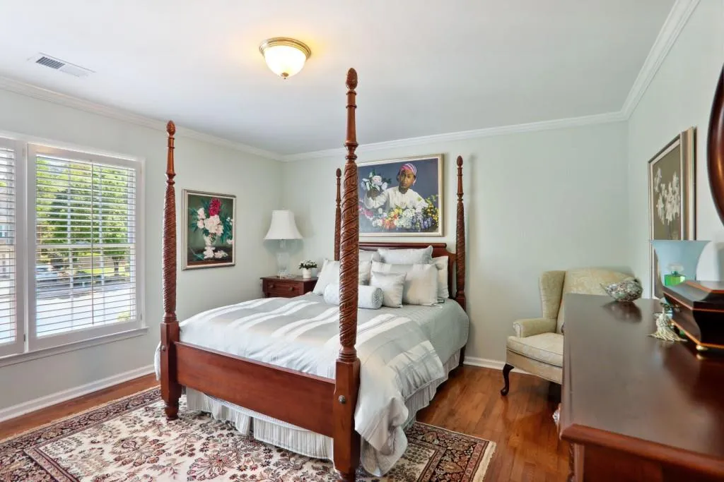 405 Glenridge Close Court, Sandy Springs, Georgia 30328, 4 Bedrooms Bedrooms, ,2 BathroomsBathrooms,Residential,Sold,405 Glenridge Close Court,7372978