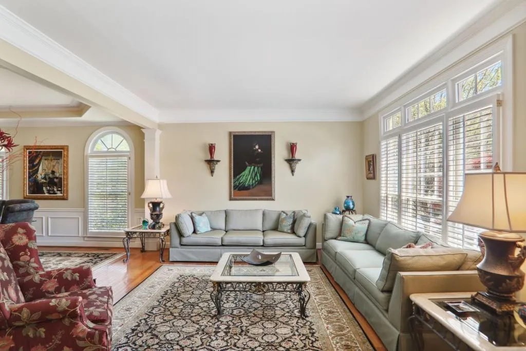 405 Glenridge Close Court, Sandy Springs, Georgia 30328, 4 Bedrooms Bedrooms, ,2 BathroomsBathrooms,Residential,Sold,405 Glenridge Close Court,7372978
