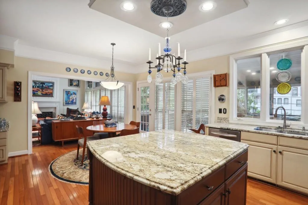 405 Glenridge Close Court, Sandy Springs, Georgia 30328, 4 Bedrooms Bedrooms, ,2 BathroomsBathrooms,Residential,Sold,405 Glenridge Close Court,7372978