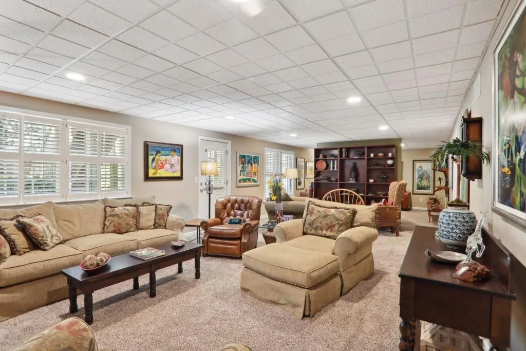 405 Glenridge Close Court, Sandy Springs, Georgia 30328, 4 Bedrooms Bedrooms, ,2 BathroomsBathrooms,Residential,Sold,405 Glenridge Close Court,7372978