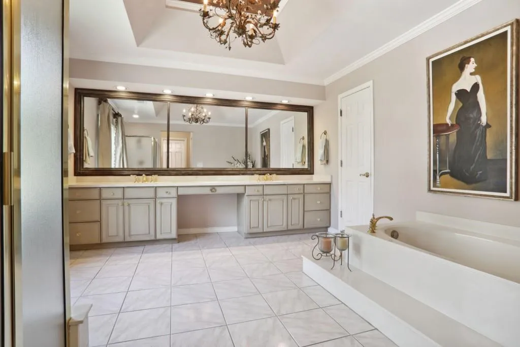 405 Glenridge Close Court, Sandy Springs, Georgia 30328, 4 Bedrooms Bedrooms, ,2 BathroomsBathrooms,Residential,Sold,405 Glenridge Close Court,7372978