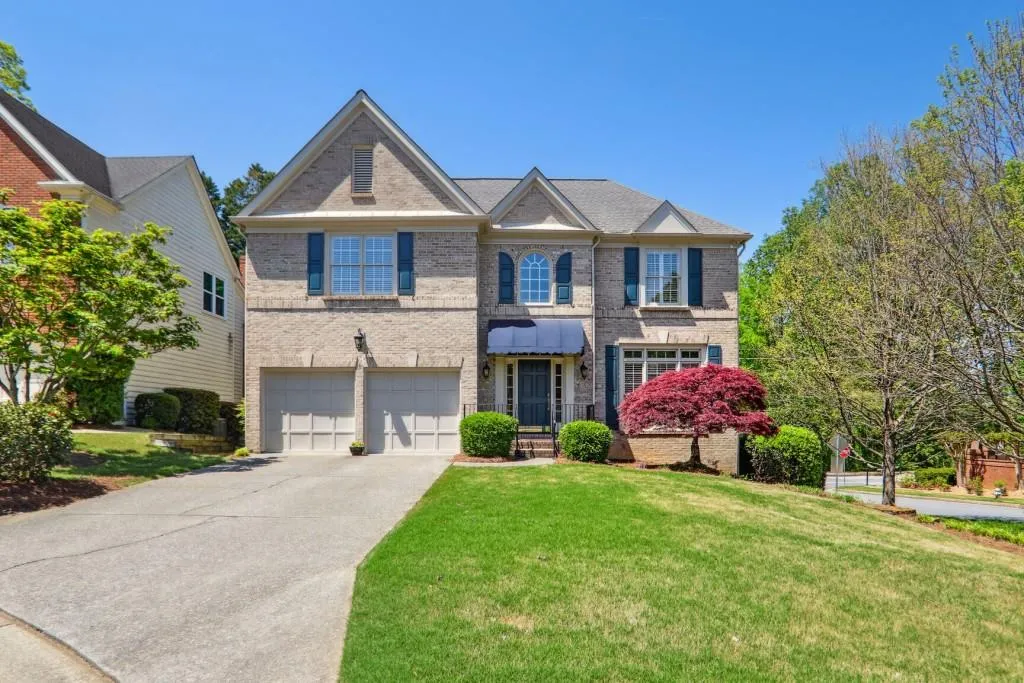 405 Glenridge Close Court, Sandy Springs, Georgia 30328, 4 Bedrooms Bedrooms, ,2 BathroomsBathrooms,Residential,Sold,405 Glenridge Close Court,7372978