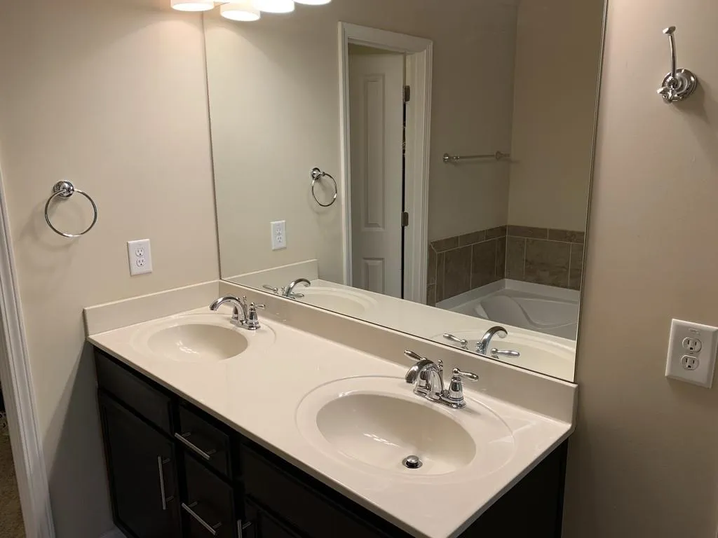 7305 Highland Bluff, Sandy Springs, Georgia 30328, 3 Bedrooms Bedrooms, ,3 BathroomsBathrooms,Residential,Sold,7305 Highland Bluff,6562822