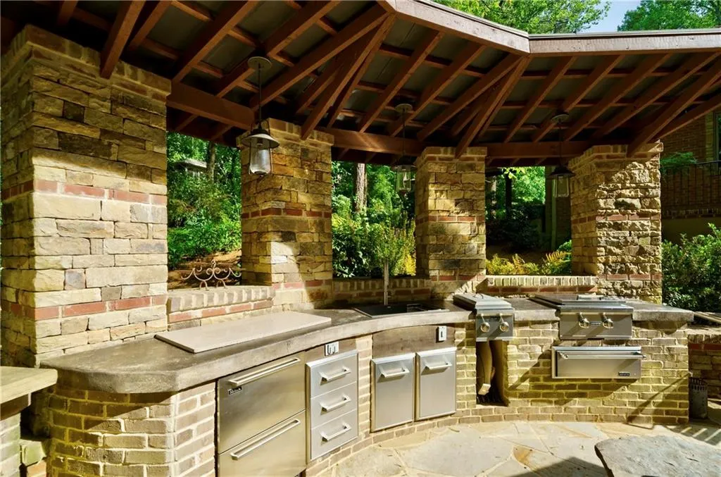 1000 Hightower Trail, Sandy Springs, Georgia 30350, 5 Bedrooms Bedrooms, ,5 BathroomsBathrooms,Residential,Sold,1000 Hightower Trail,7038303