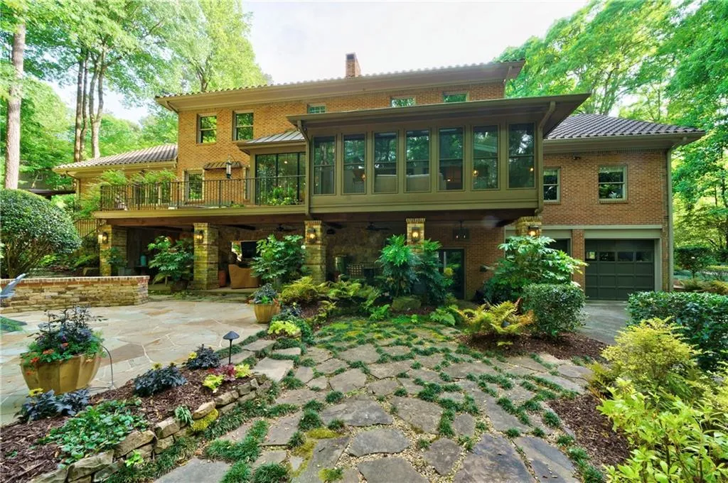 1000 Hightower Trail, Sandy Springs, Georgia 30350, 5 Bedrooms Bedrooms, ,5 BathroomsBathrooms,Residential,Sold,1000 Hightower Trail,7038303