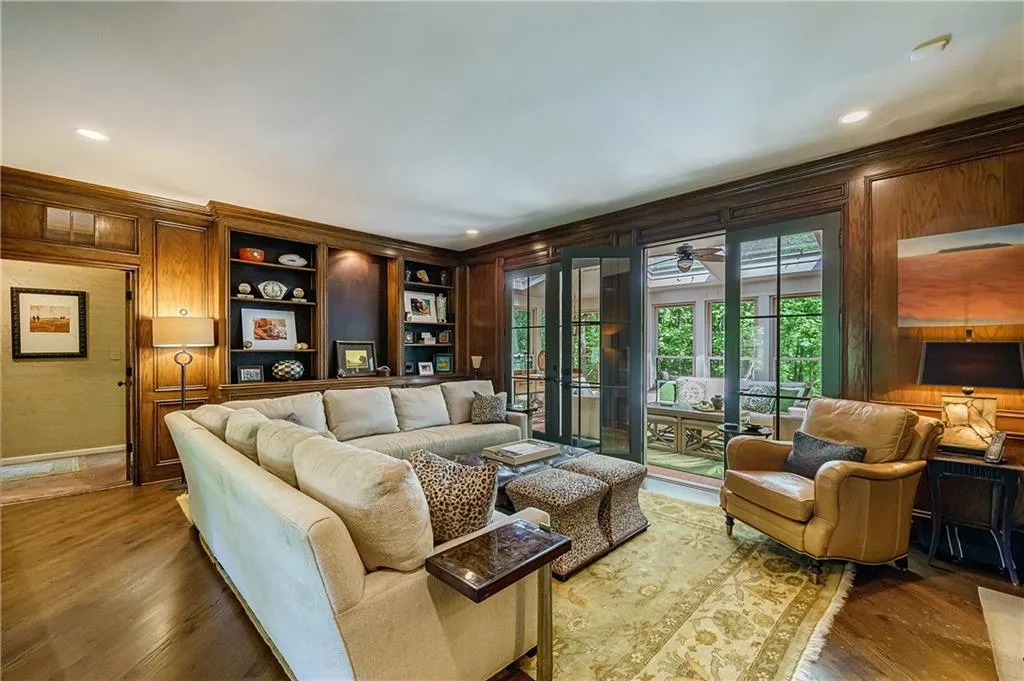 1000 Hightower Trail, Sandy Springs, Georgia 30350, 5 Bedrooms Bedrooms, ,5 BathroomsBathrooms,Residential,Sold,1000 Hightower Trail,7038303