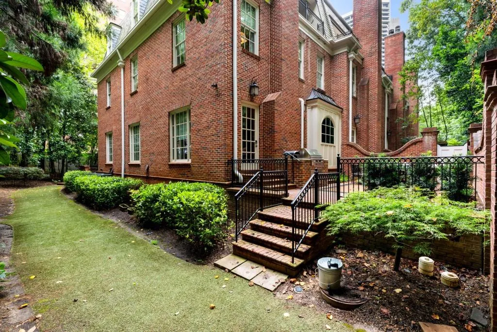 39 W Wesley Road Nw Unit 5, Atlanta, Georgia 30305, 4 Bedrooms Bedrooms, ,4 BathroomsBathrooms,Residential,For Sale,39 W Wesley Road Nw Unit 5,7626687