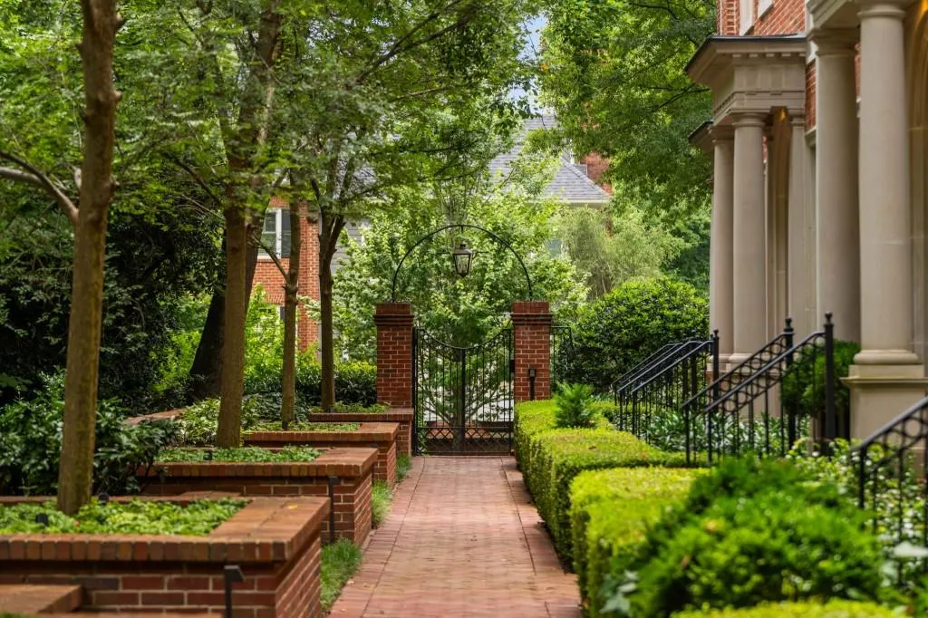 39 W Wesley Road Nw Unit 5, Atlanta, Georgia 30305, 4 Bedrooms Bedrooms, ,4 BathroomsBathrooms,Residential,For Sale,39 W Wesley Road Nw Unit 5,7626687