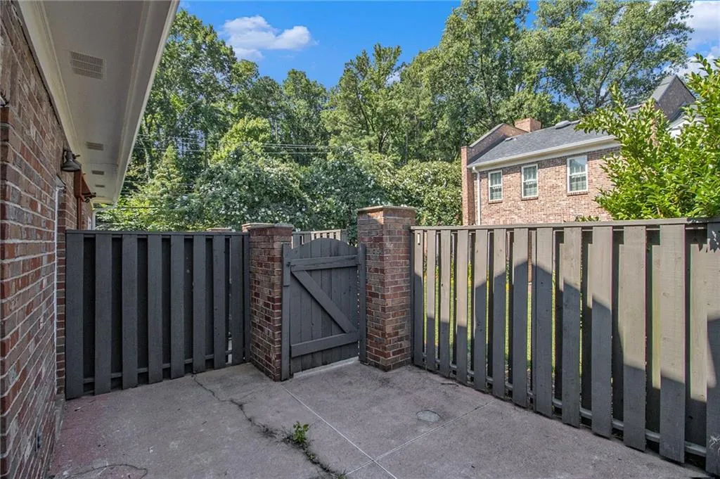 10 Newport Place Nw, Atlanta, Georgia 30318, 2 Bedrooms Bedrooms, ,2 BathroomsBathrooms,Residential,For Sale,10 Newport Place Nw,7608278