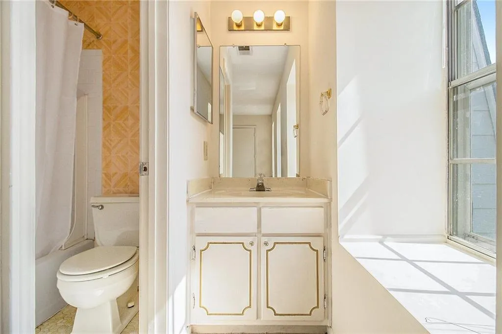 10 Newport Place Nw, Atlanta, Georgia 30318, 2 Bedrooms Bedrooms, ,2 BathroomsBathrooms,Residential,For Sale,10 Newport Place Nw,7608278
