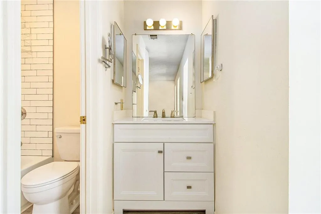 10 Newport Place Nw, Atlanta, Georgia 30318, 2 Bedrooms Bedrooms, ,2 BathroomsBathrooms,Residential,For Sale,10 Newport Place Nw,7608278