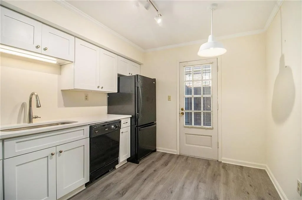 10 Newport Place Nw, Atlanta, Georgia 30318, 2 Bedrooms Bedrooms, ,2 BathroomsBathrooms,Residential,For Sale,10 Newport Place Nw,7608278
