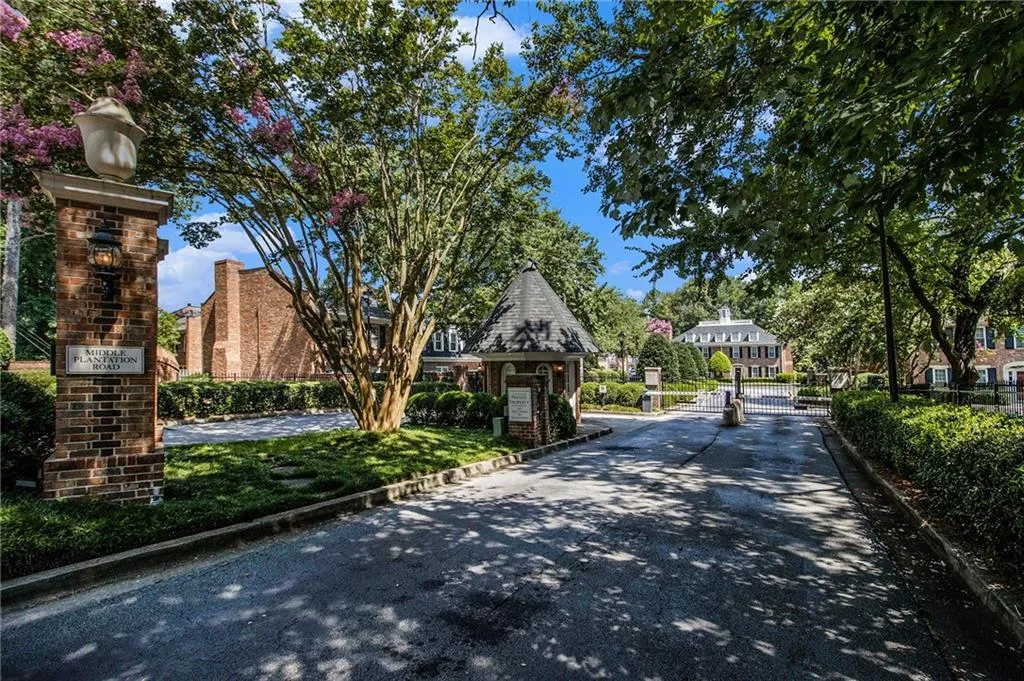 10 Newport Place Nw, Atlanta, Georgia 30318, 2 Bedrooms Bedrooms, ,2 BathroomsBathrooms,Residential,For Sale,10 Newport Place Nw,7608278