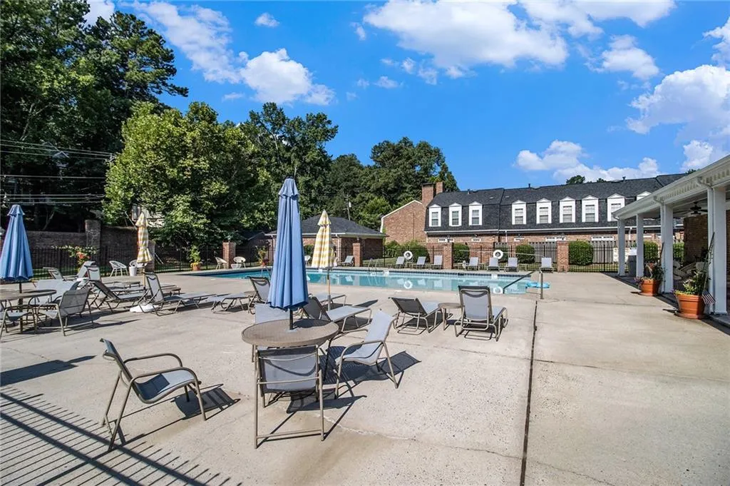 10 Newport Place Nw, Atlanta, Georgia 30318, 2 Bedrooms Bedrooms, ,2 BathroomsBathrooms,Residential,For Sale,10 Newport Place Nw,7608278