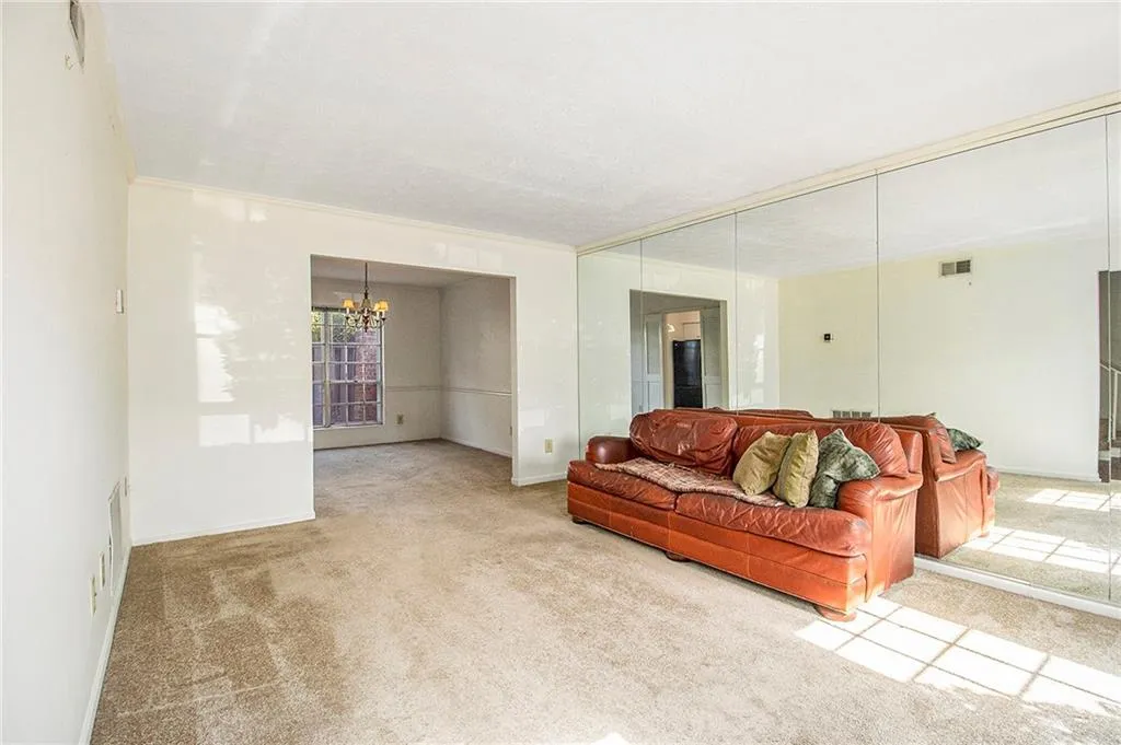 10 Newport Place Nw, Atlanta, Georgia 30318, 2 Bedrooms Bedrooms, ,2 BathroomsBathrooms,Residential,For Sale,10 Newport Place Nw,7608278