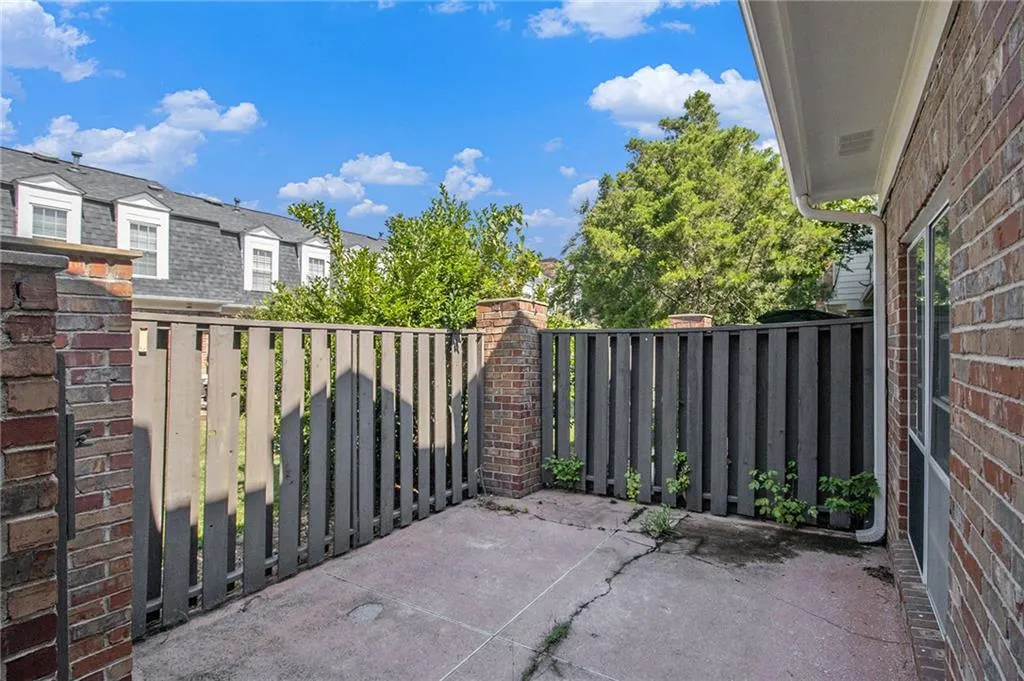 10 Newport Place Nw, Atlanta, Georgia 30318, 2 Bedrooms Bedrooms, ,2 BathroomsBathrooms,Residential,For Sale,10 Newport Place Nw,7608278