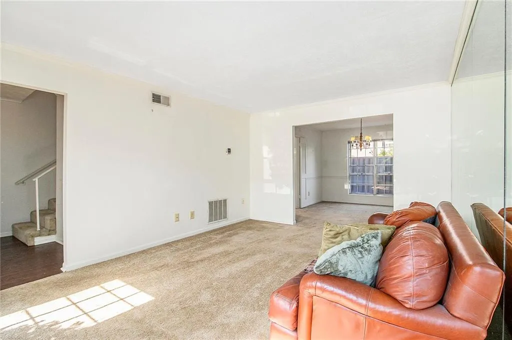10 Newport Place Nw, Atlanta, Georgia 30318, 2 Bedrooms Bedrooms, ,2 BathroomsBathrooms,Residential,For Sale,10 Newport Place Nw,7608278