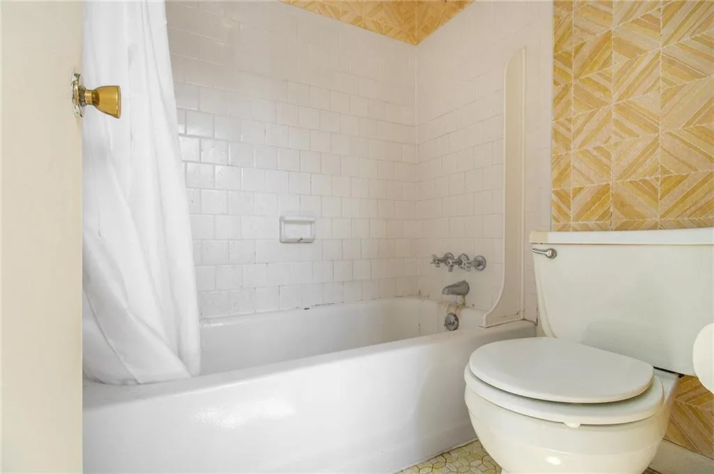 10 Newport Place Nw, Atlanta, Georgia 30318, 2 Bedrooms Bedrooms, ,2 BathroomsBathrooms,Residential,For Sale,10 Newport Place Nw,7608278