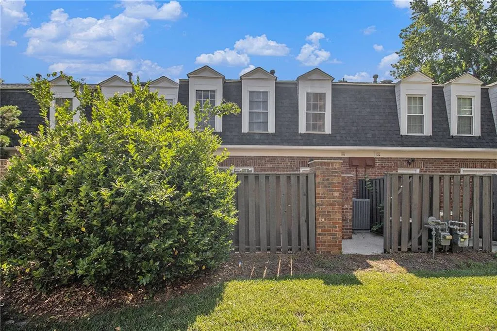 10 Newport Place Nw, Atlanta, Georgia 30318, 2 Bedrooms Bedrooms, ,2 BathroomsBathrooms,Residential,For Sale,10 Newport Place Nw,7608278