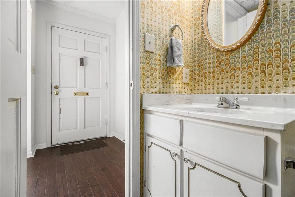 10 Newport Place Nw, Atlanta, Georgia 30318, 2 Bedrooms Bedrooms, ,2 BathroomsBathrooms,Residential,For Sale,10 Newport Place Nw,7608278