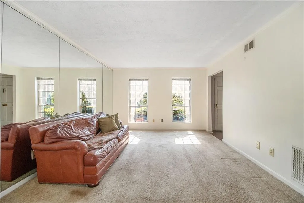 10 Newport Place Nw, Atlanta, Georgia 30318, 2 Bedrooms Bedrooms, ,2 BathroomsBathrooms,Residential,For Sale,10 Newport Place Nw,7608278