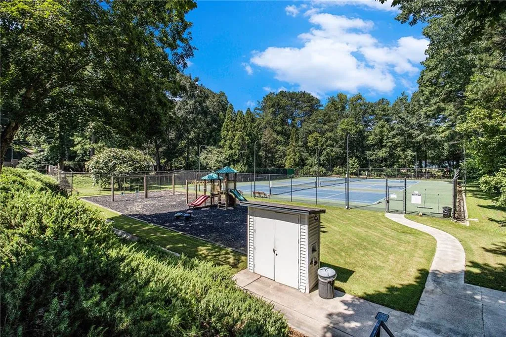 10 Newport Place Nw, Atlanta, Georgia 30318, 2 Bedrooms Bedrooms, ,2 BathroomsBathrooms,Residential,For Sale,10 Newport Place Nw,7608278