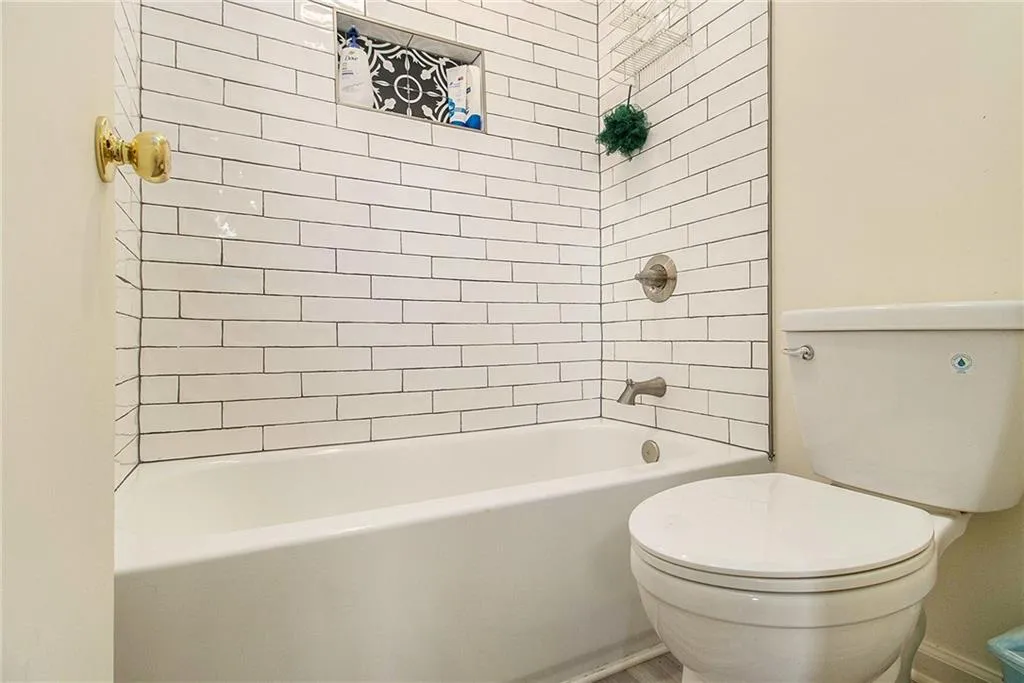 10 Newport Place Nw, Atlanta, Georgia 30318, 2 Bedrooms Bedrooms, ,2 BathroomsBathrooms,Residential,For Sale,10 Newport Place Nw,7608278