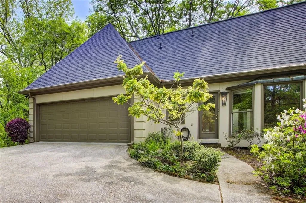 305 Heards Ferry Road, Atlanta, Georgia 30328, 4 Bedrooms Bedrooms, ,5 BathroomsBathrooms,Residential,Sold,305 Heards Ferry Road,7557014