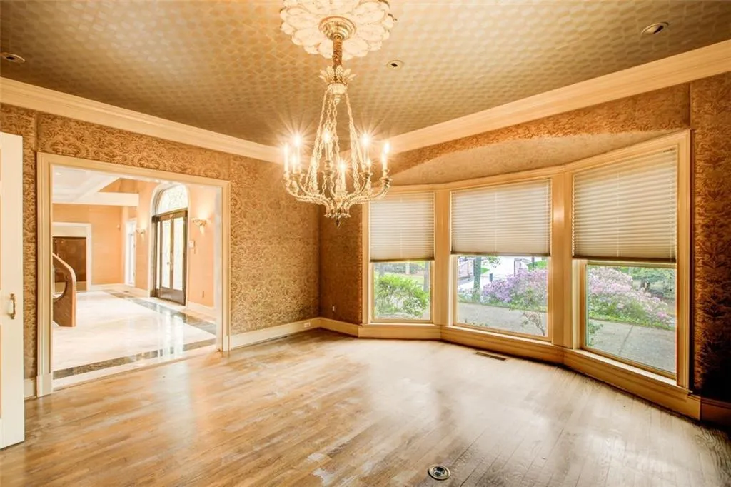 305 Heards Ferry Road, Atlanta, Georgia 30328, 4 Bedrooms Bedrooms, ,5 BathroomsBathrooms,Residential,Sold,305 Heards Ferry Road,7557014