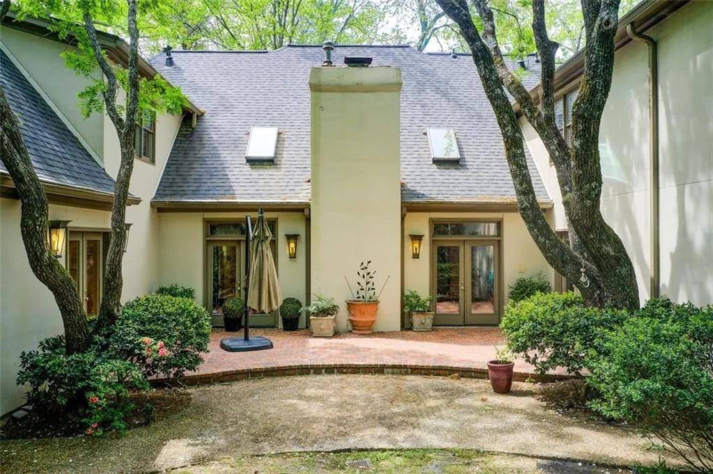 305 Heards Ferry Road, Atlanta, Georgia 30328, 4 Bedrooms Bedrooms, ,5 BathroomsBathrooms,Residential,Sold,305 Heards Ferry Road,7557014