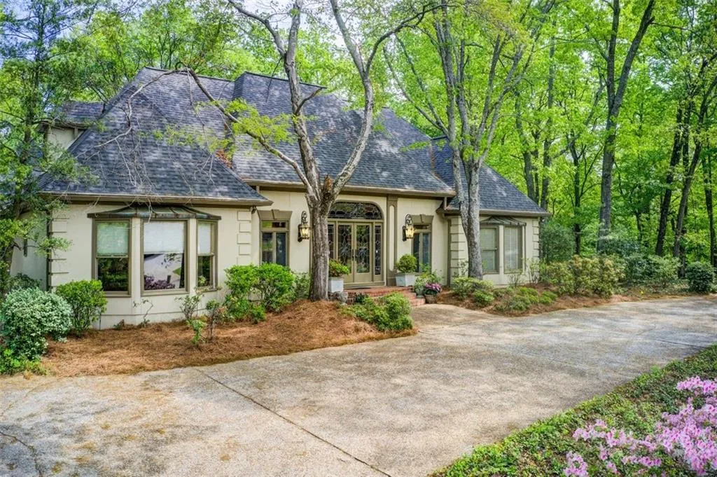 305 Heards Ferry Road, Atlanta, Georgia 30328, 4 Bedrooms Bedrooms, ,5 BathroomsBathrooms,Residential,Sold,305 Heards Ferry Road,7557014