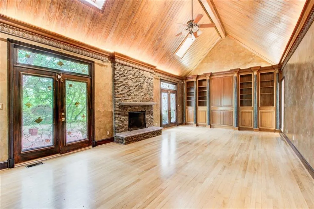 305 Heards Ferry Road, Atlanta, Georgia 30328, 4 Bedrooms Bedrooms, ,5 BathroomsBathrooms,Residential,Sold,305 Heards Ferry Road,7557014