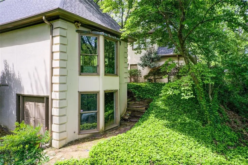 305 Heards Ferry Road, Atlanta, Georgia 30328, 4 Bedrooms Bedrooms, ,5 BathroomsBathrooms,Residential,Sold,305 Heards Ferry Road,7557014