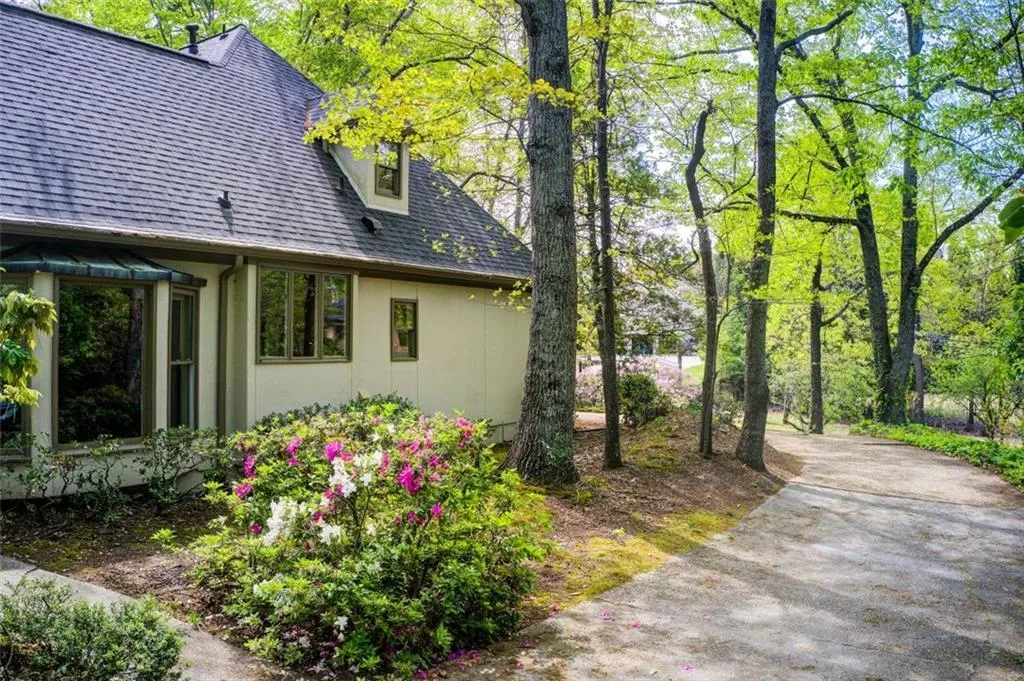 305 Heards Ferry Road, Atlanta, Georgia 30328, 4 Bedrooms Bedrooms, ,5 BathroomsBathrooms,Residential,Sold,305 Heards Ferry Road,7557014
