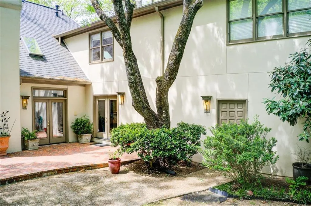 305 Heards Ferry Road, Atlanta, Georgia 30328, 4 Bedrooms Bedrooms, ,5 BathroomsBathrooms,Residential,Sold,305 Heards Ferry Road,7557014