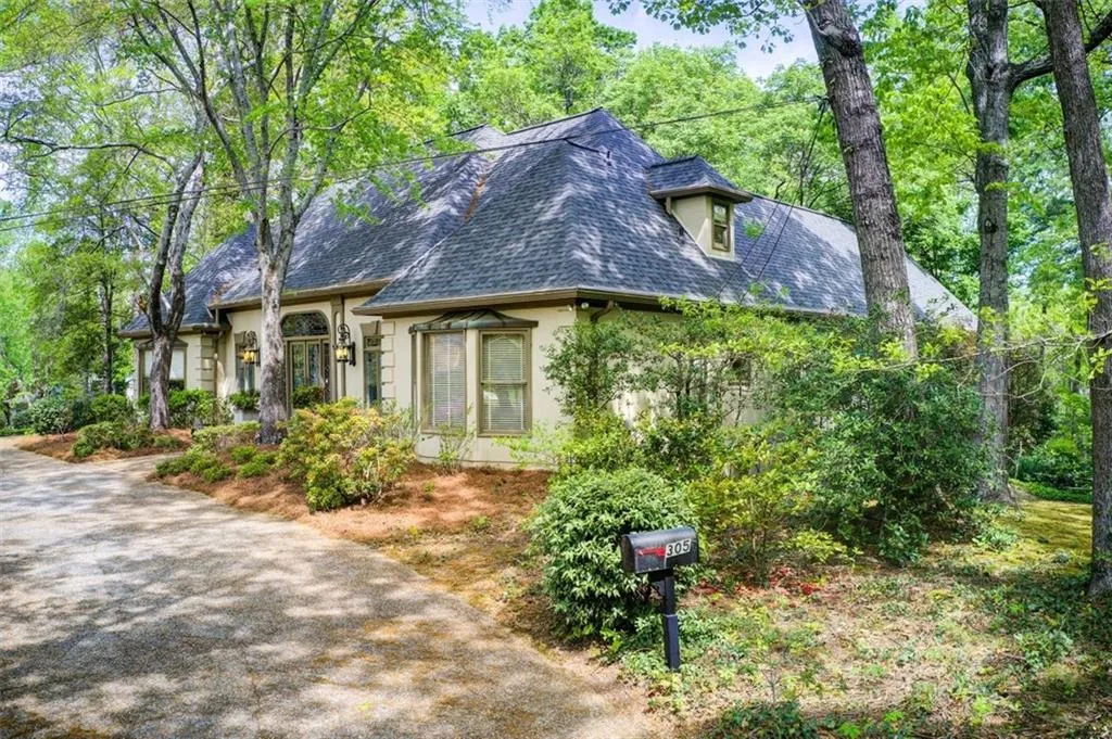 305 Heards Ferry Road, Atlanta, Georgia 30328, 4 Bedrooms Bedrooms, ,5 BathroomsBathrooms,Residential,Sold,305 Heards Ferry Road,7557014