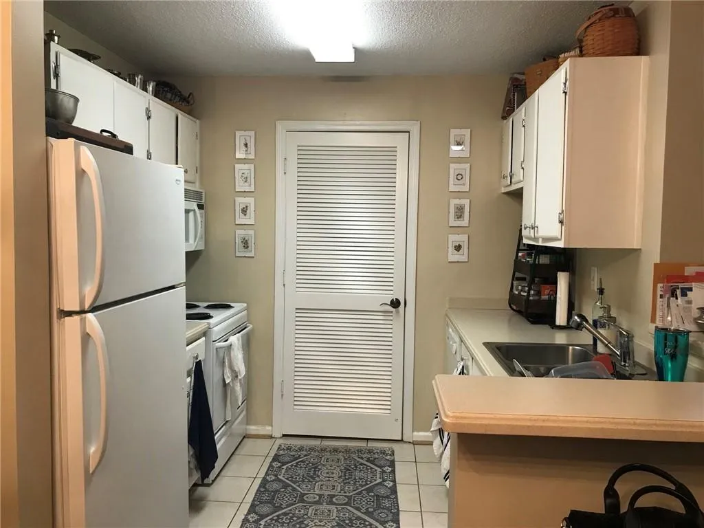 524 Granville Court, Atlanta, Georgia 30328, 1 Bedroom Bedrooms, ,1 BathroomBathrooms,Residential,Sold,524 Granville Court,7075636