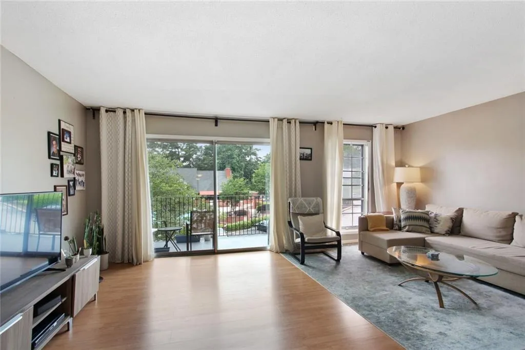 6851 Roswell Road Unit O33, Sandy Springs, Georgia 30328, 2 Bedrooms Bedrooms, ,2 BathroomsBathrooms,Residential,Sold,6851 Roswell Road Unit O33,6906910