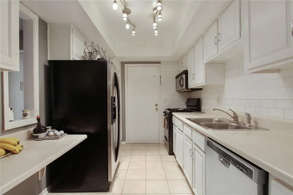 6851 Roswell Road Unit O33, Sandy Springs, Georgia 30328, 2 Bedrooms Bedrooms, ,2 BathroomsBathrooms,Residential,Sold,6851 Roswell Road Unit O33,6906910