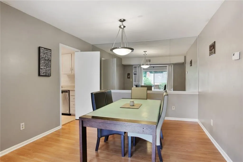 6851 Roswell Road Unit O33, Sandy Springs, Georgia 30328, 2 Bedrooms Bedrooms, ,2 BathroomsBathrooms,Residential,Sold,6851 Roswell Road Unit O33,6906910