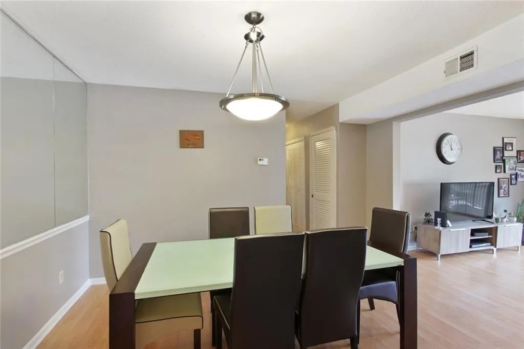 6851 Roswell Road Unit O33, Sandy Springs, Georgia 30328, 2 Bedrooms Bedrooms, ,2 BathroomsBathrooms,Residential,Sold,6851 Roswell Road Unit O33,6906910