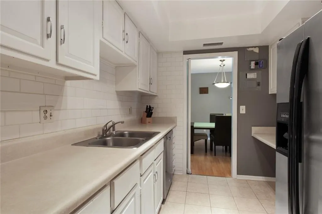 6851 Roswell Road Unit O33, Sandy Springs, Georgia 30328, 2 Bedrooms Bedrooms, ,2 BathroomsBathrooms,Residential,Sold,6851 Roswell Road Unit O33,6906910