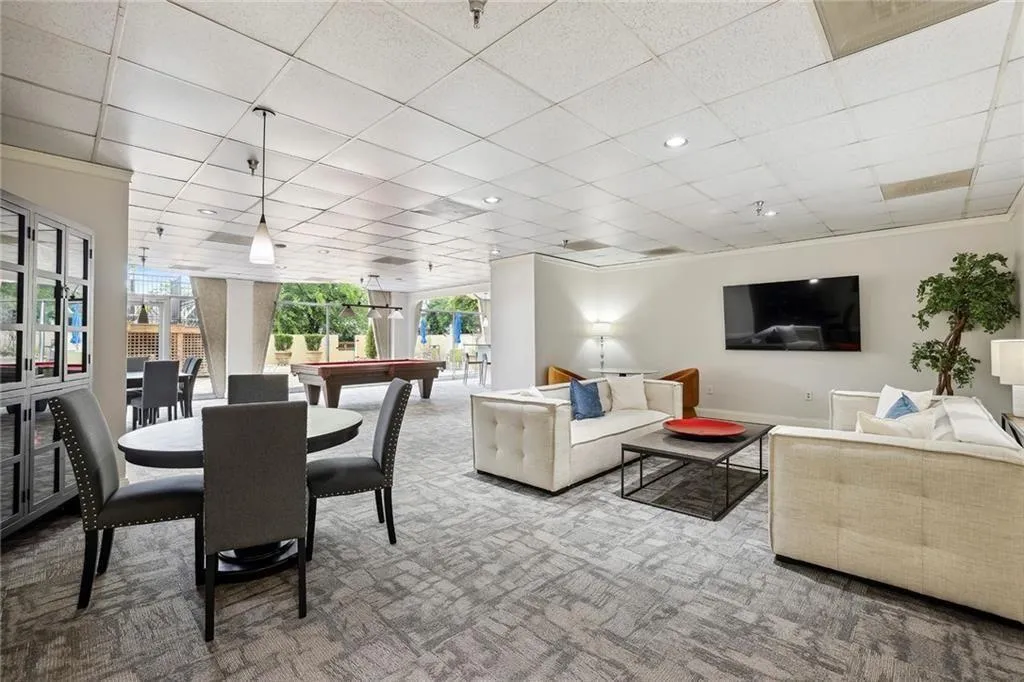 Atlanta, Georgia 30305, 1 Bedroom Bedrooms, 0 ,1 BathroomBathrooms,Residential,For Sale,7766007