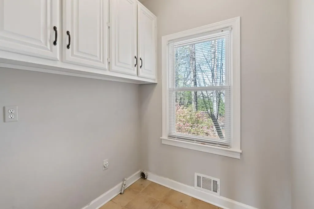 9520 Roberts Drive, Atlanta, Georgia 30350, 4 Bedrooms Bedrooms, ,3 BathroomsBathrooms,Residential,Sold,9520 Roberts Drive,6703954