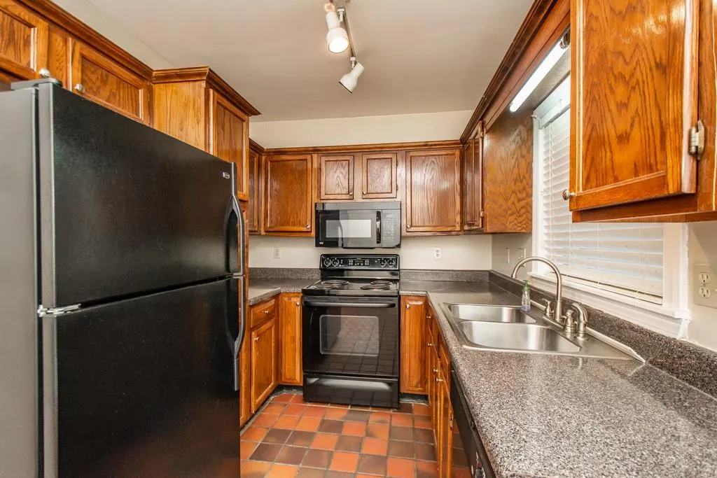 7500 Roswell Road Unit 84, Sandy Springs, Georgia 30350, 2 Bedrooms Bedrooms, ,2 BathroomsBathrooms,Residential,Sold,7500 Roswell Road Unit 84,6834515