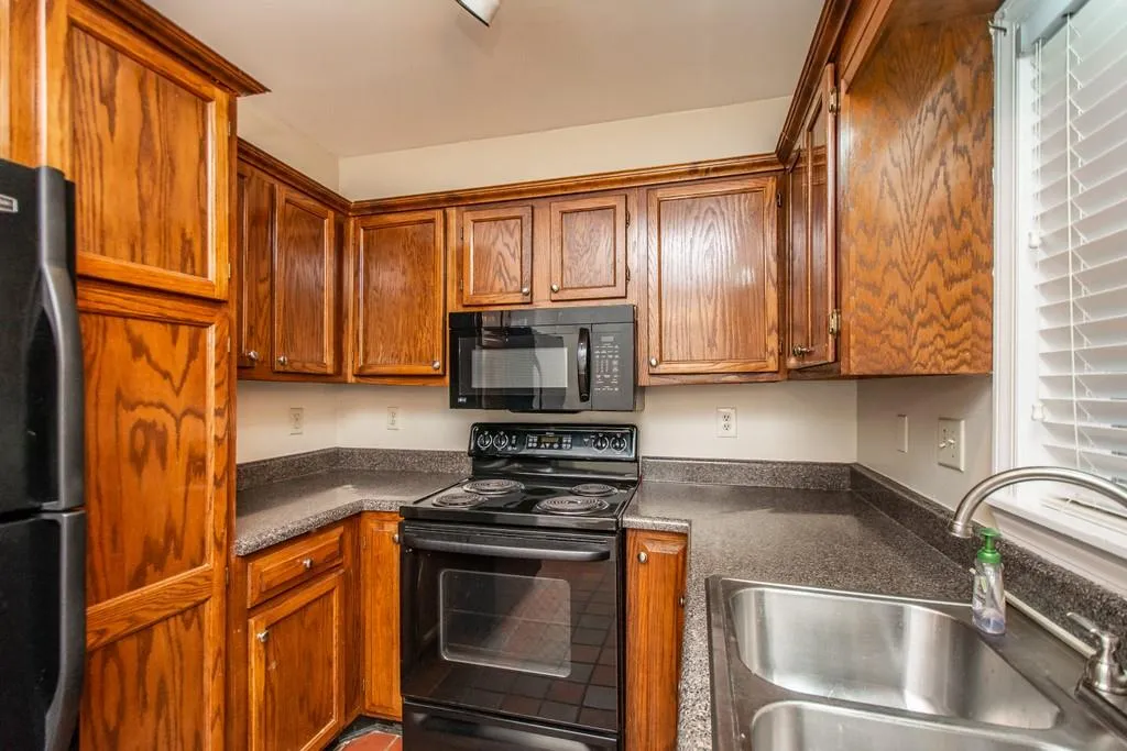 7500 Roswell Road Unit 84, Sandy Springs, Georgia 30350, 2 Bedrooms Bedrooms, ,2 BathroomsBathrooms,Residential,Sold,7500 Roswell Road Unit 84,6834515