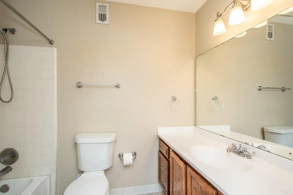 7500 Roswell Road Unit 84, Sandy Springs, Georgia 30350, 2 Bedrooms Bedrooms, ,2 BathroomsBathrooms,Residential,Sold,7500 Roswell Road Unit 84,6834515