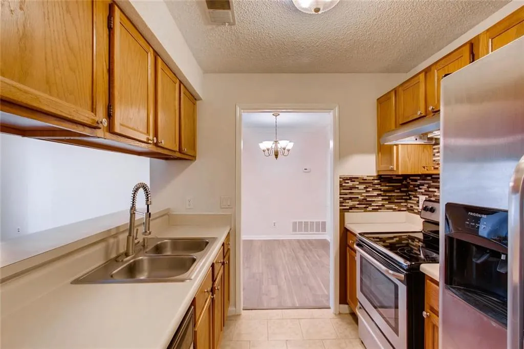 503 Barrington Hills Drive, Sandy Springs, Georgia 30350, 1 Bedroom Bedrooms, ,1 BathroomBathrooms,Residential,Sold,503 Barrington Hills Drive,6126653