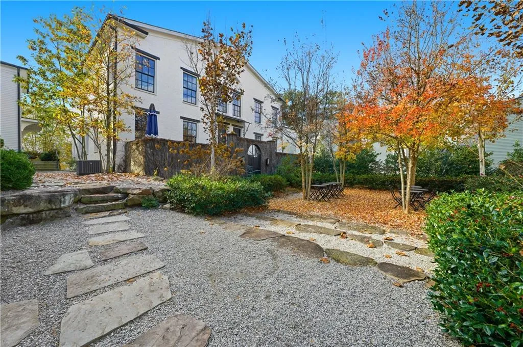 2061 Telfair Circle Ne, Atlanta, Georgia 30324, 3 Bedrooms Bedrooms, ,3 BathroomsBathrooms,Residential,For Sale,2061 Telfair Circle Ne,7684668