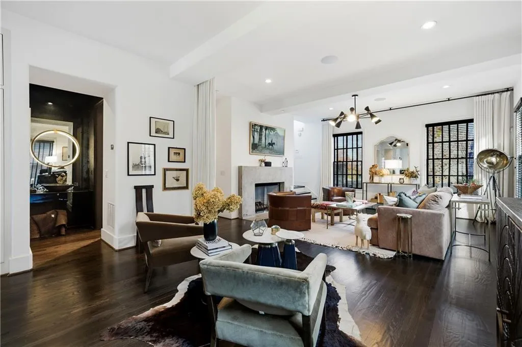 2061 Telfair Circle Ne, Atlanta, Georgia 30324, 3 Bedrooms Bedrooms, ,3 BathroomsBathrooms,Residential,For Sale,2061 Telfair Circle Ne,7684668